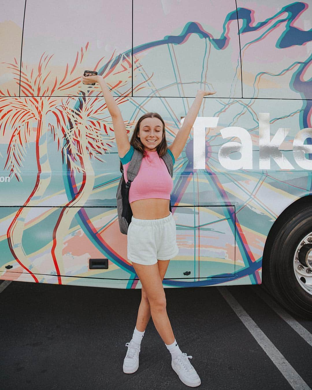 YouTubeさんのインスタグラム写真 - (YouTubeInstagram)「The road to @Coachella starts now! 🌴 Join @YouTubeMusic this weekend for live coverage and stayed tuned in to our story to see all your fave creators take on the festival. ☀️」4月12日 4時12分 - youtube