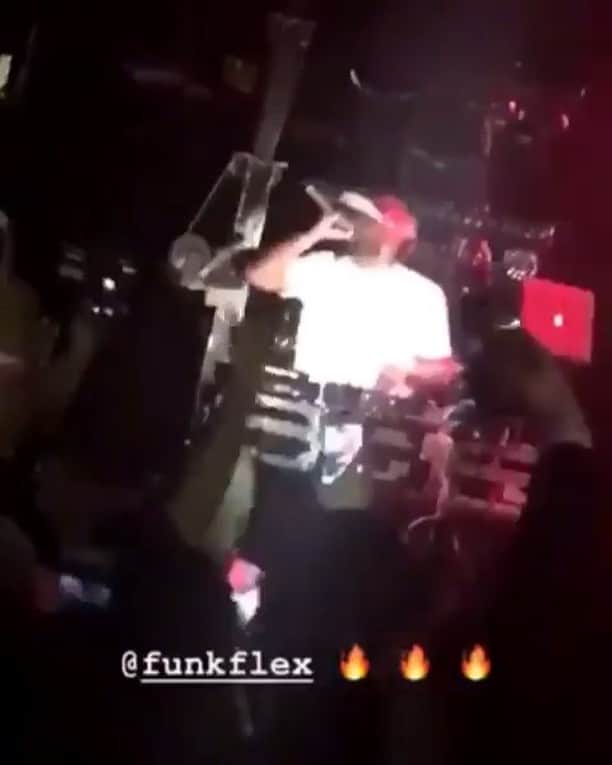 ファンクマスター・フレックスのインスタグラム：「#Ad FunkFlex on the set! “Hands up / Phones on!!!” @Ciroc will be poppin! Friday STATS, Saturday MISTER EAST AND LABOOM! Club scene changed up out here! 🤷🏿‍♂️ @litdigitaldjs Through the eyes of: @saskia_capetti LITDIGITALDJS@GMAIL.COM BOOK FUNKFLEX! 👑」