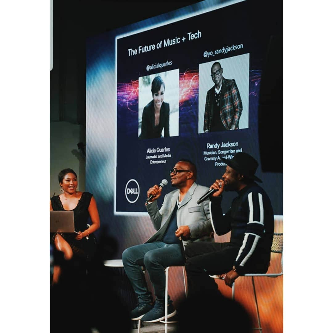 ランディ・ジャクソンさんのインスタグラム写真 - (ランディ・ジャクソンInstagram)「#tbt to the incredible panel at #SXSW 🙏🏾 with @Dell !! We sat down to chat about the future of music and tech, plus -  how music is being produced and consumed on PCs!! 💯🔌 #DellExperience #dellinsidecircle」4月12日 4時18分 - randyjackson