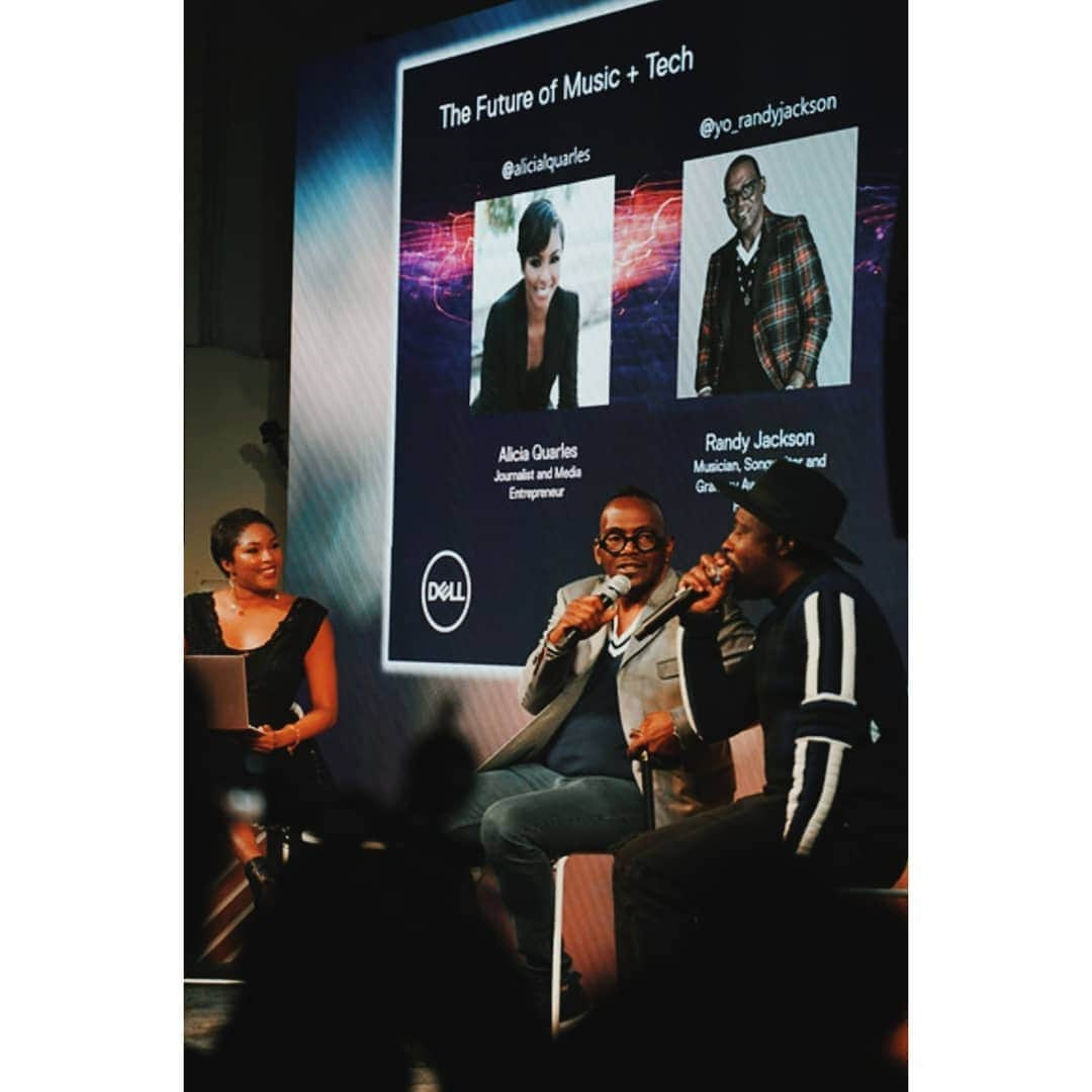 ランディ・ジャクソンさんのインスタグラム写真 - (ランディ・ジャクソンInstagram)「#tbt to the incredible panel at #SXSW 🙏🏾 with @Dell !! We sat down to chat about the future of music and tech, plus -  how music is being produced and consumed on PCs!! 💯🔌 #DellExperience #dellinsidecircle」4月12日 4時18分 - randyjackson