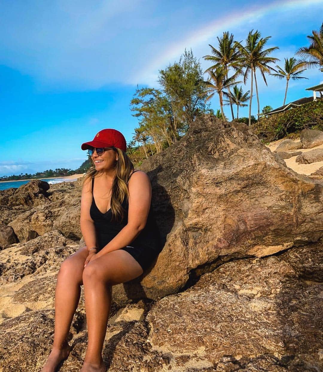 リセット・サラスのインスタグラム：「Hau'oli 🌈🌺🌴」