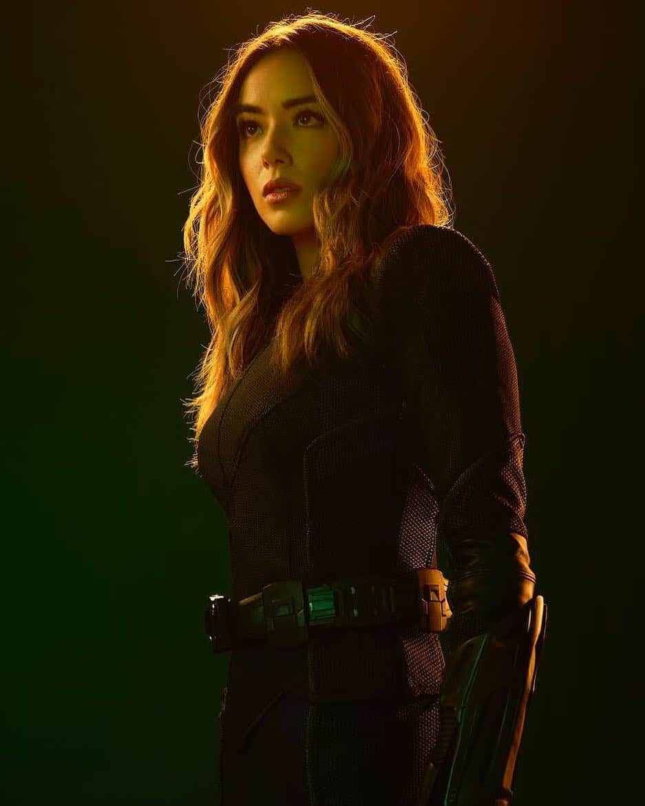 クロエ・ベネットのインスタグラム：「🌼// season six // @agentsofshield」