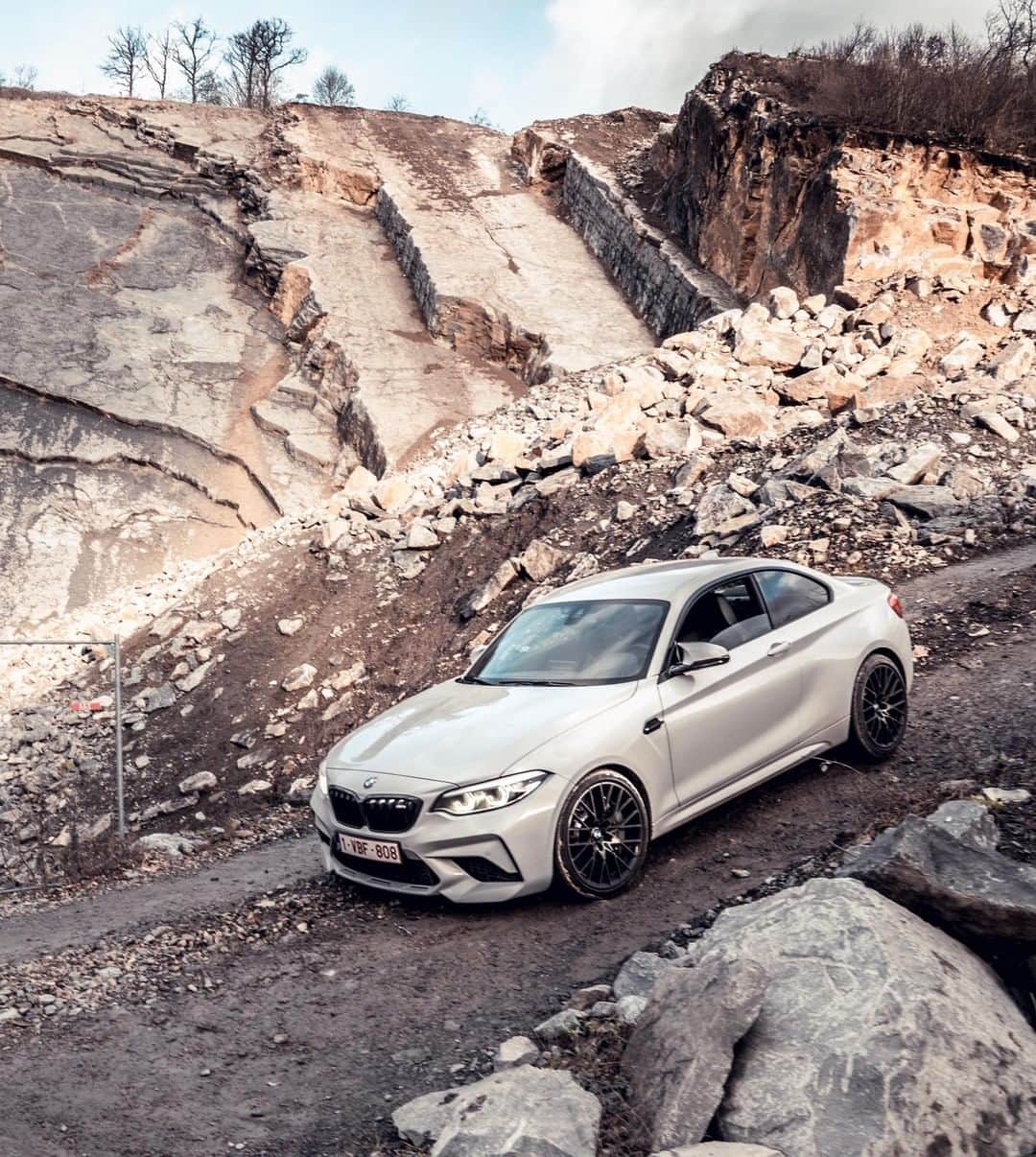 BMWのインスタグラム：「Gives a new perspective on your journey. The BMW M2 Competition. #BMWRepost @mr.revmatch #BMW #M2 #BMWM __ BMW M2 Competition: Fuel consumption in l/100 km (combined): 10.0 - 9.8 (9.2 - 9.0).CO2 emissions in g/km (combined): 227 - 224 (209 - 206).The figures in brackets refer to the vehicle with seven-speed M double-clutch transmission with Drivelogic.The values of fuel consumptions, CO2 emissions and energy consumptions shown were determined according to the European Regulation (EC) 715/2007 in the version applicable at the time of type approval. The figures refer to a vehicle with basic configuration in Germany and the range shown considers optional equipment and the different size of wheels and tires available on the selected model. The values of the vehicles are already based on the new WLTP regulation and are translated back into NEDC-equivalent values in order to ensure the comparison between the vehicles. [With respect to these vehicles, for vehicle related taxes or other duties based (at least inter alia) on CO2-emissions the CO2 values may differ to the values stated here.] The CO2 efficiency specifications are determined according to Directive 1999/94/EC and the European Regulation in its current version applicable. The values shown are based on the fuel consumption, CO2 values and energy consumptions according to the NEDC cycle for the classification. For further information about the official fuel consumption and the specific CO2 emission of new passenger cars can be taken out of the „handbook of fuel consumption, the CO2 emission and power consumption of new passenger cars“, which is available at all selling points and athttps://www.dat.de/angebote/verlagsprodukte/leitfaden-kraftstoffverbrauch.html.」