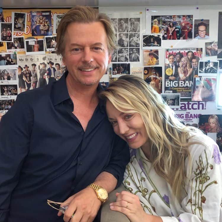 デヴィッド・スペードのインスタグラム：「Ran into my old friend @kaleycuoco after ellen show. ( we were on 8 simple rules together in old dayz). I have to admit she’s not afraid to put 1 million pictures of herself on her wall. 😃. Always gorgeous xx」