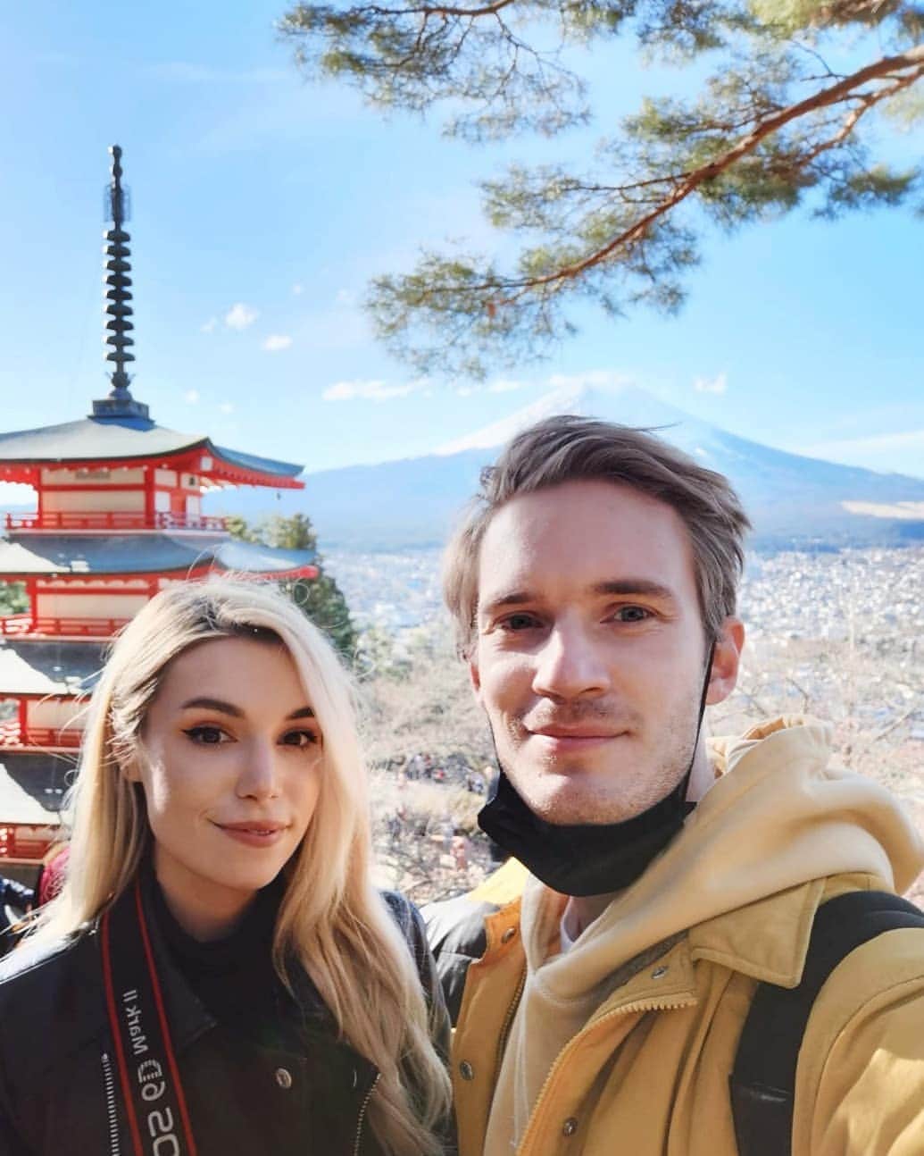ピューディパイのインスタグラム：「Last photo from Japan. We went to the famous pagoda near Yamanashi to see Fuji-san up close🗻 very ebic」