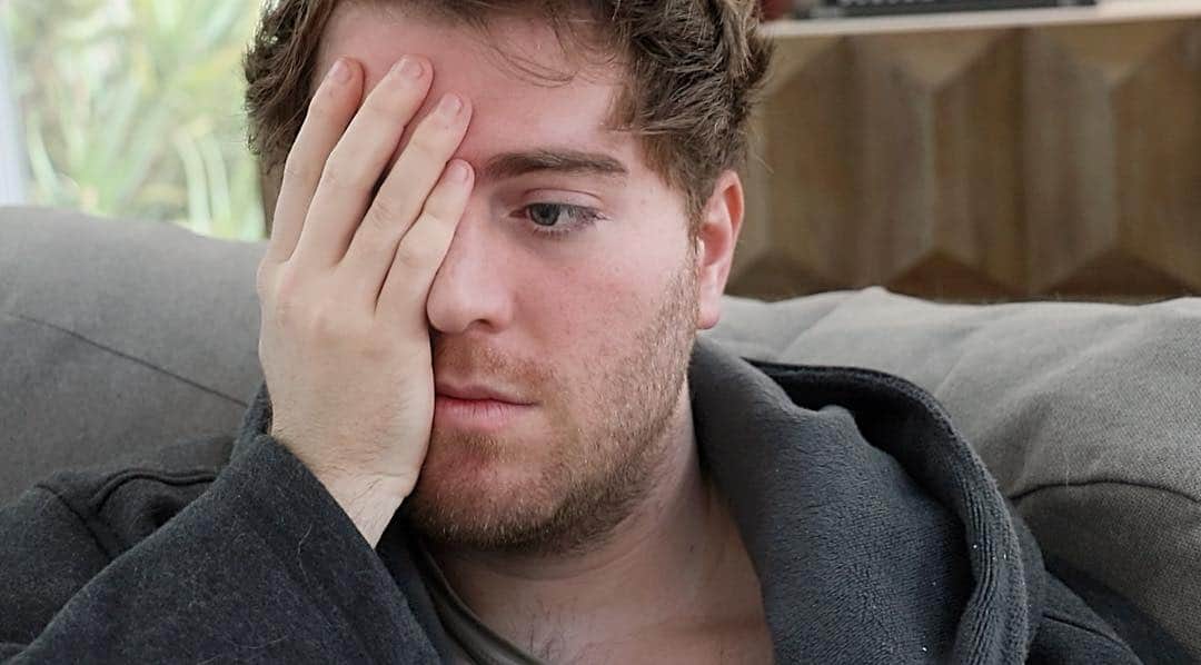 シェーン・ドーソンのインスタグラム：「Sorry i’ve been gone. Just spiraling in my robe while andrew films me. 🌀📹🚶🏼‍♂️」