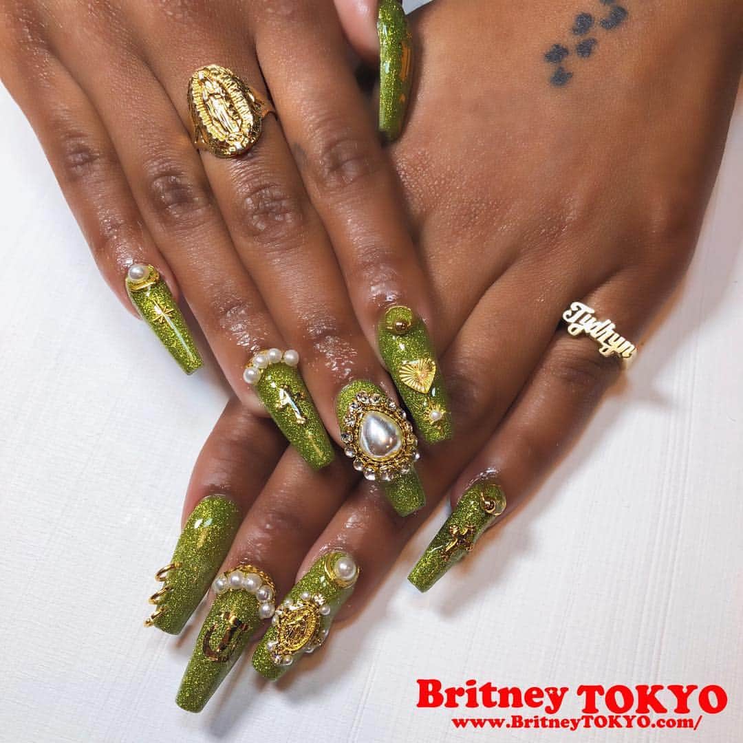Britney TOKYOさんのインスタグラム写真 - (Britney TOKYOInstagram)「Chella ready!🌴🎡 #nailart #coachella #nails #britneytokyo #coachellanails」4月12日 5時30分 - britneytokyo