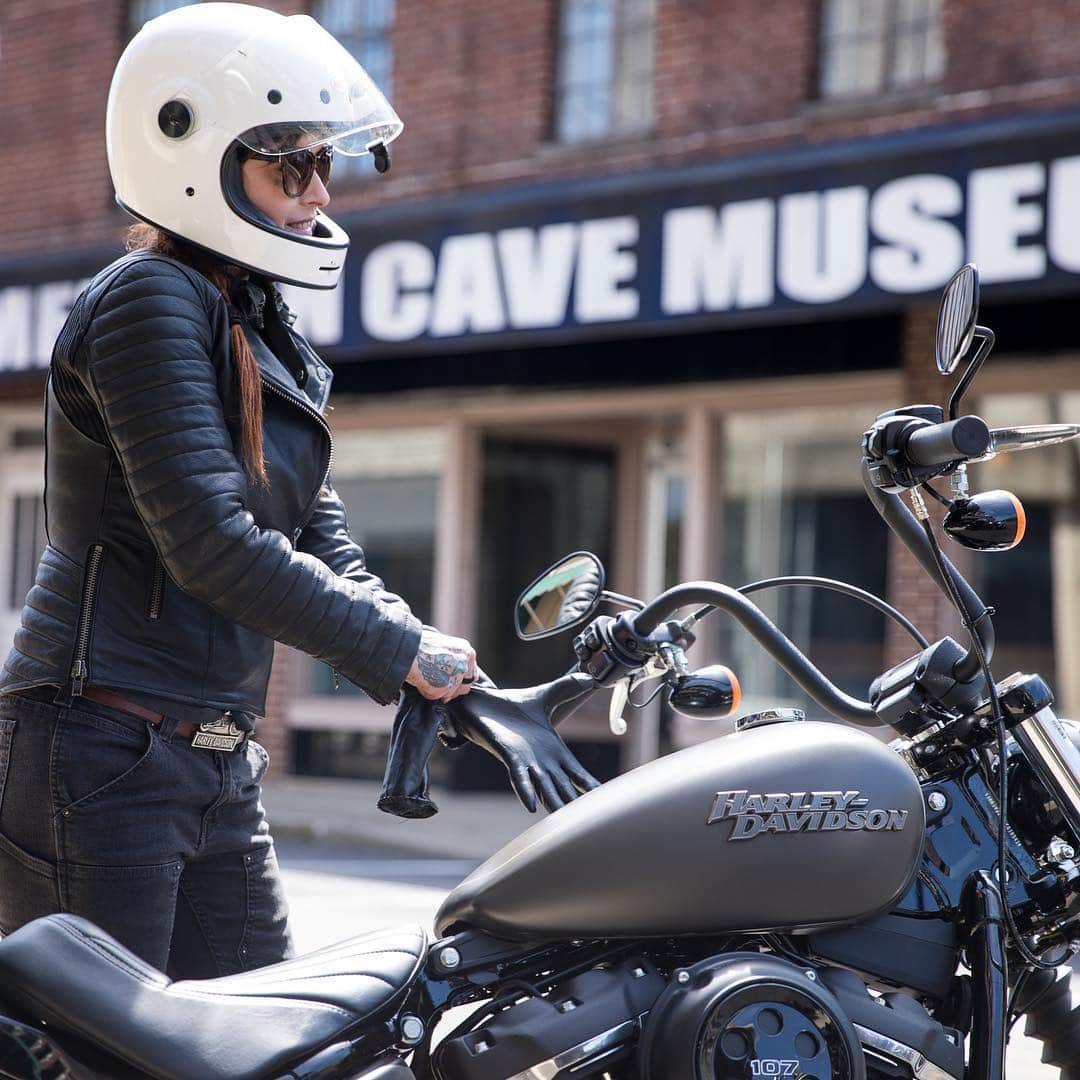 Harley-Davidsonさんのインスタグラム写真 - (Harley-DavidsonInstagram)「On the road to @thecongregationshow, taking the long way ‘round making a few pit stops to visit @snodgrass_vintage_parts and @cyclemos. 🦅 #hdcongregationgiveaway #HarleyDavidson 📸 @kurpius」4月12日 5時45分 - harleydavidson