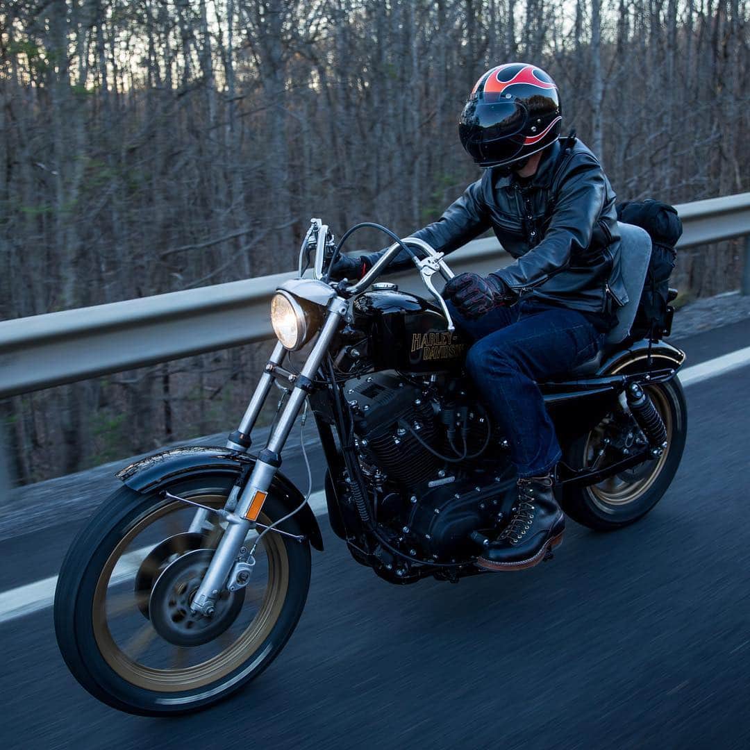 Harley-Davidsonさんのインスタグラム写真 - (Harley-DavidsonInstagram)「On the road to @thecongregationshow, taking the long way ‘round making a few pit stops to visit @snodgrass_vintage_parts and @cyclemos. 🦅 #hdcongregationgiveaway #HarleyDavidson 📸 @kurpius」4月12日 5時45分 - harleydavidson