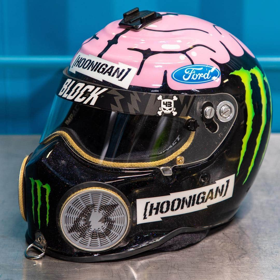 ケン・ブロックさんのインスタグラム写真 - (ケン・ブロックInstagram)「Did you ever notice in #GymkhanaTEN that I was wearing pink helmets?? Ever wonder why? I had @DeathSpray design and paint five unique "brain buckets" to go with each vehicle. We’re going in-depth on these helmets in this week’s episode on my YouTube channel that just dropped (link in bio). #brainbuckets」4月12日 5時53分 - kblock43