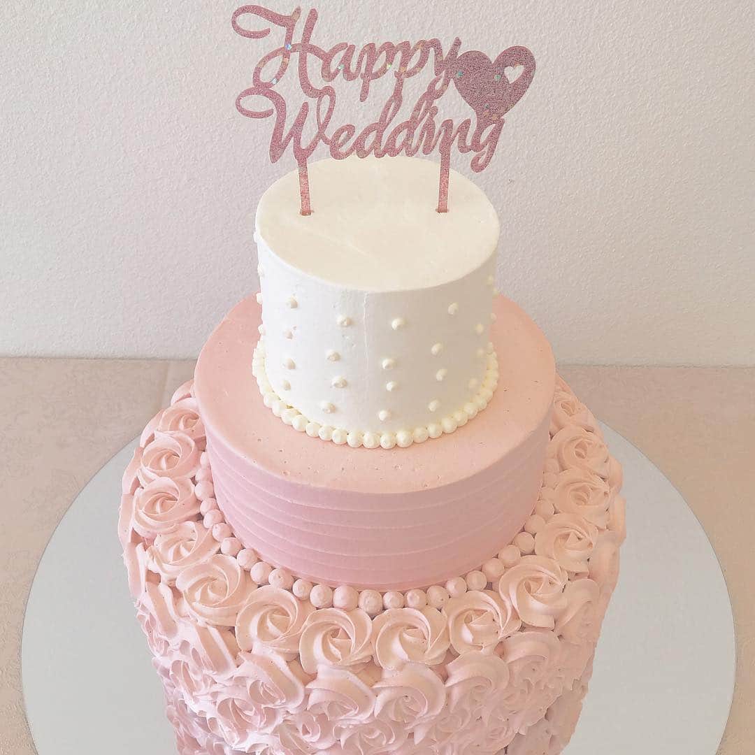 アールベルアンジェnagoyaさんのインスタグラム写真 アールベルアンジェnagoyainstagram 淡いピンク色のウェディングドレスの様な かわいいwedding Cake アールベルアンジェ名古屋 ウェディングケーキ 結婚式 ウェディング プレ花嫁 愛知プレ花嫁 式場 ケーキ入