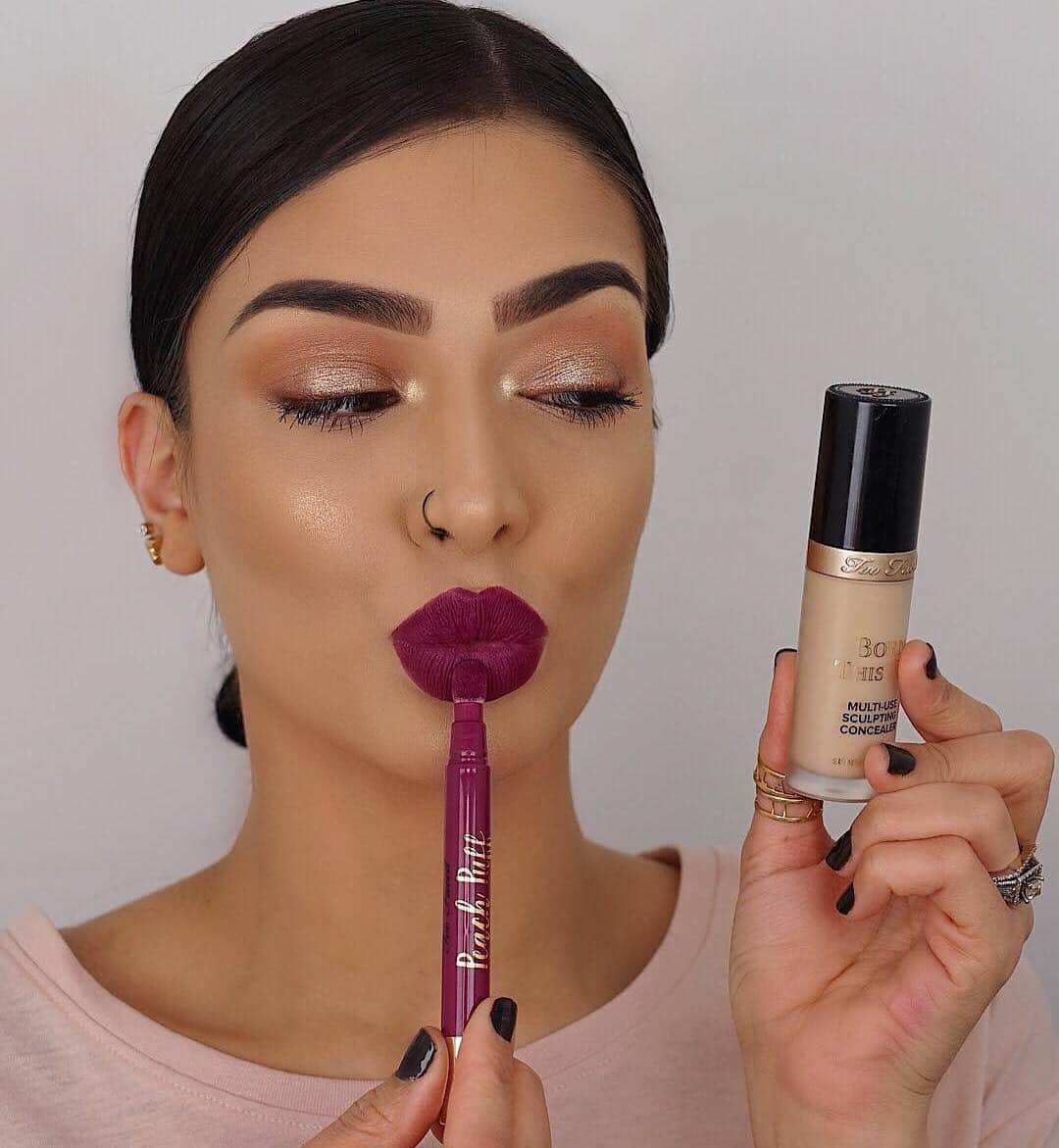 Too Facedさんのインスタグラム写真 - (Too FacedInstagram)「Go ahead and be as BOLD as your Peach Puff 💋 @makeupbyalaha shows off our NEW shade Don’t @ Me! She also wears our Born This Way Super Coverage Concealer in shades Snow for highlight and Honey for contour. ✨ #regram #toofaced」4月12日 6時01分 - toofaced