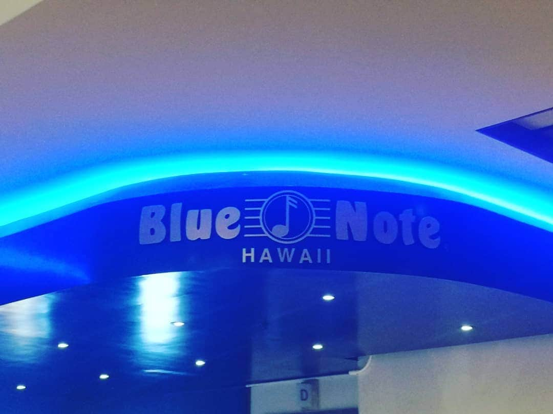 杉山由紀子さんのインスタグラム写真 - (杉山由紀子Instagram)「✨Blue note hawaii✨ * 今回のメインイベントであるPrivate eventへ✨ * * 今回は貸切💖💖💖 * かなり素敵なイベントでした✨ * * #bluenote #bluenotohawaii  #private #event #貸切 #jazz #music #ALOHA #Hawaii #ハワイ #プライベート #ビーチ #誰もいない #海  #爽快 #ワイキキ #おすすめ #素敵 #sea #sky #love #flower #旅行 #リゾート #インスタ映え #大自然る」4月12日 6時07分 - yukikosugiyama