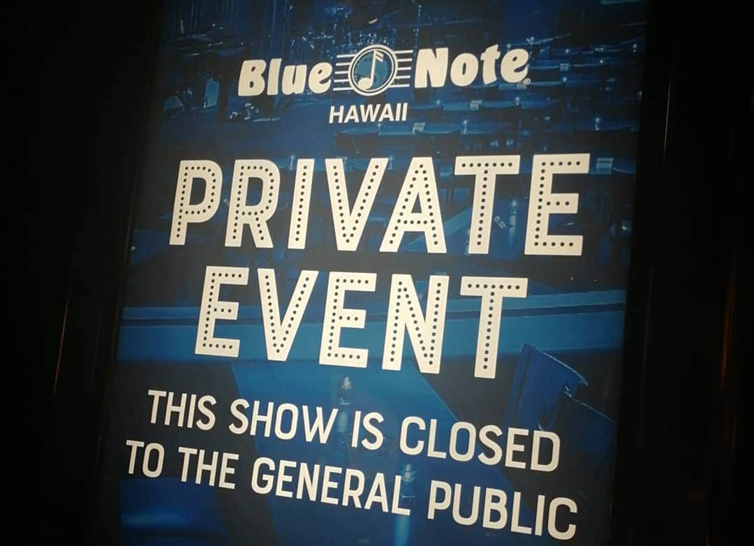 杉山由紀子さんのインスタグラム写真 - (杉山由紀子Instagram)「✨Blue note hawaii✨ * 今回のメインイベントであるPrivate eventへ✨ * * 今回は貸切💖💖💖 * かなり素敵なイベントでした✨ * * #bluenote #bluenotohawaii  #private #event #貸切 #jazz #music #ALOHA #Hawaii #ハワイ #プライベート #ビーチ #誰もいない #海  #爽快 #ワイキキ #おすすめ #素敵 #sea #sky #love #flower #旅行 #リゾート #インスタ映え #大自然る」4月12日 6時07分 - yukikosugiyama