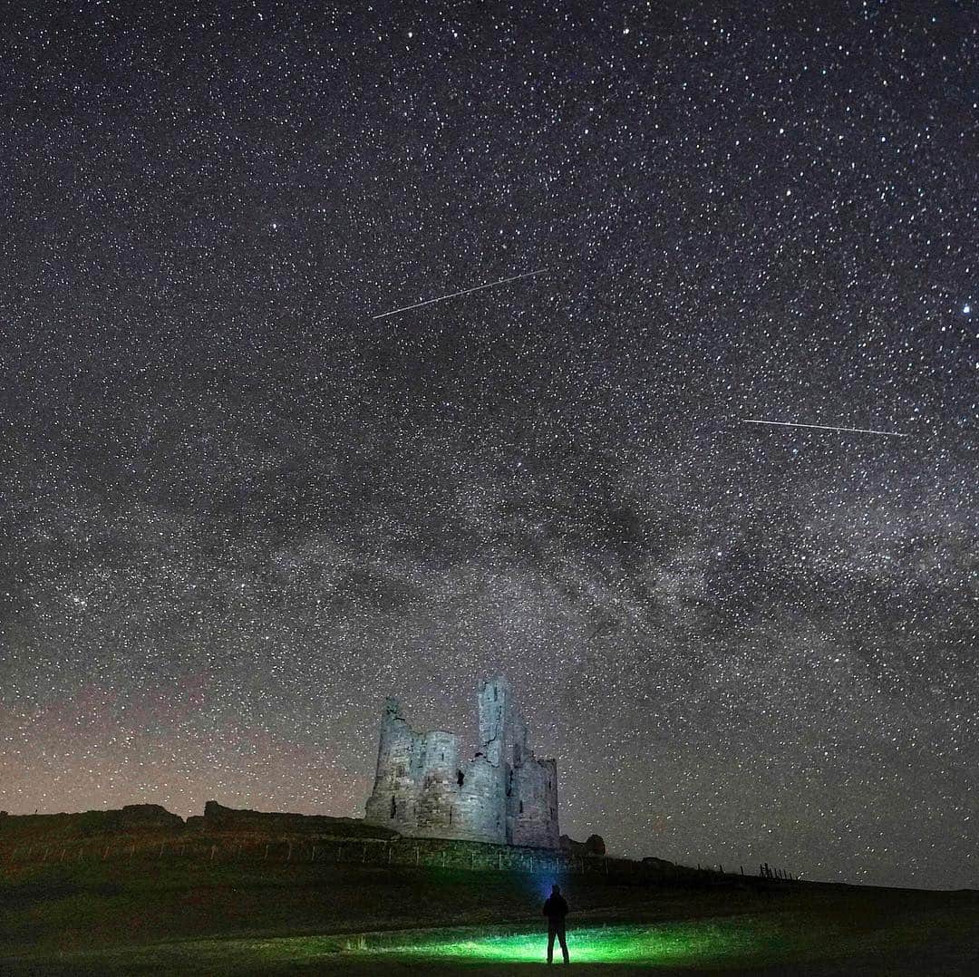 NBC Newsさんのインスタグラム写真 - (NBC NewsInstagram)「#Stars twinkle over #Dunstanburgh Castle in the early morning hours on Thursday in Northumberland, #England. . 📷 @owen.humphreys / @pa via @apnews」4月12日 6時08分 - nbcnews