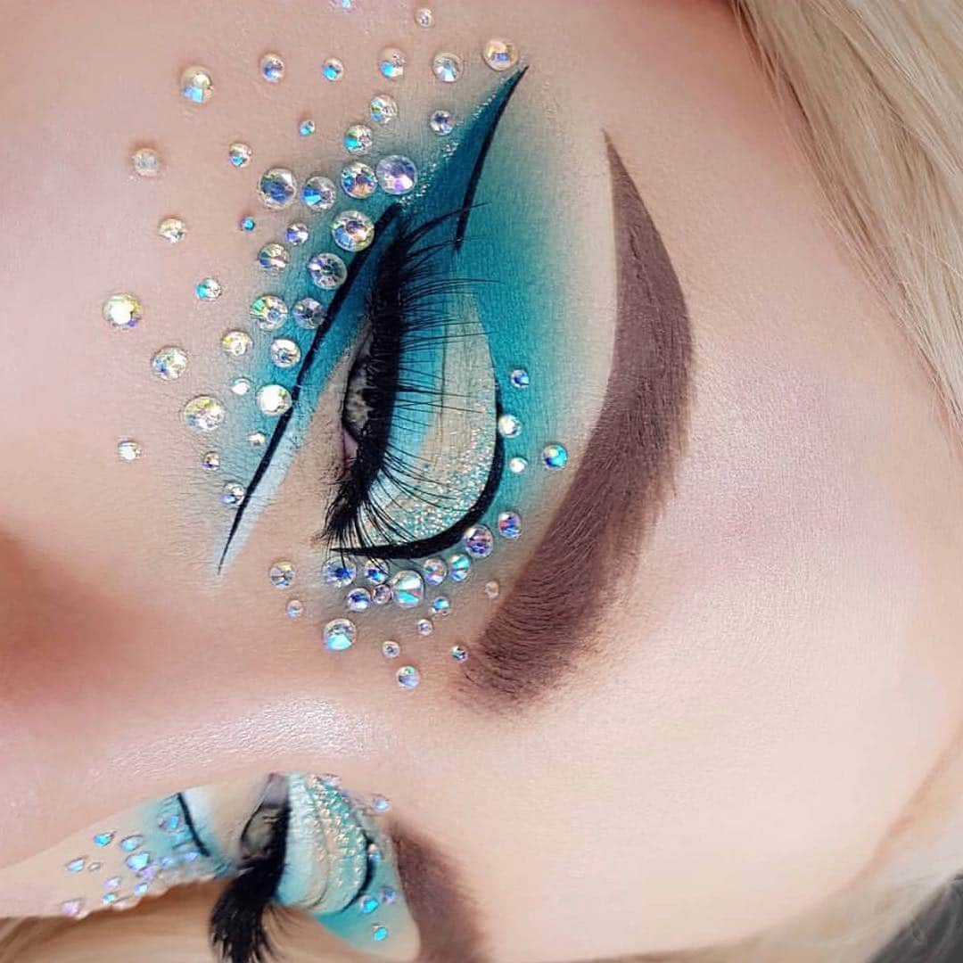 Jeffree Star Cosmeticsさんのインスタグラム写真 - (Jeffree Star CosmeticsInstagram)「DIAMONDS ARE FOREVER 💍💍 Our girl @bangtsikitsiki has us LIVING for this #diamond filled moment 💎💎 She used our #Thirsty palette & #velourliquidlipstick shades ‘Huntington Beach’ and ‘Breakfast At Tiffanys’ 💦💦 #jeffreestarcosmetics #eyeshadow #vegan」4月12日 6時19分 - jeffreestarcosmetics