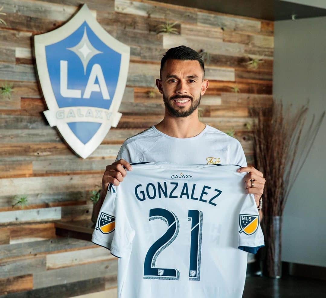 Major League Soccerさんのインスタグラム写真 - (Major League SoccerInstagram)「It’s official: @lagalaxy have signed defender Giancarlo Gonzalez. ✍️」4月12日 6時55分 - mls