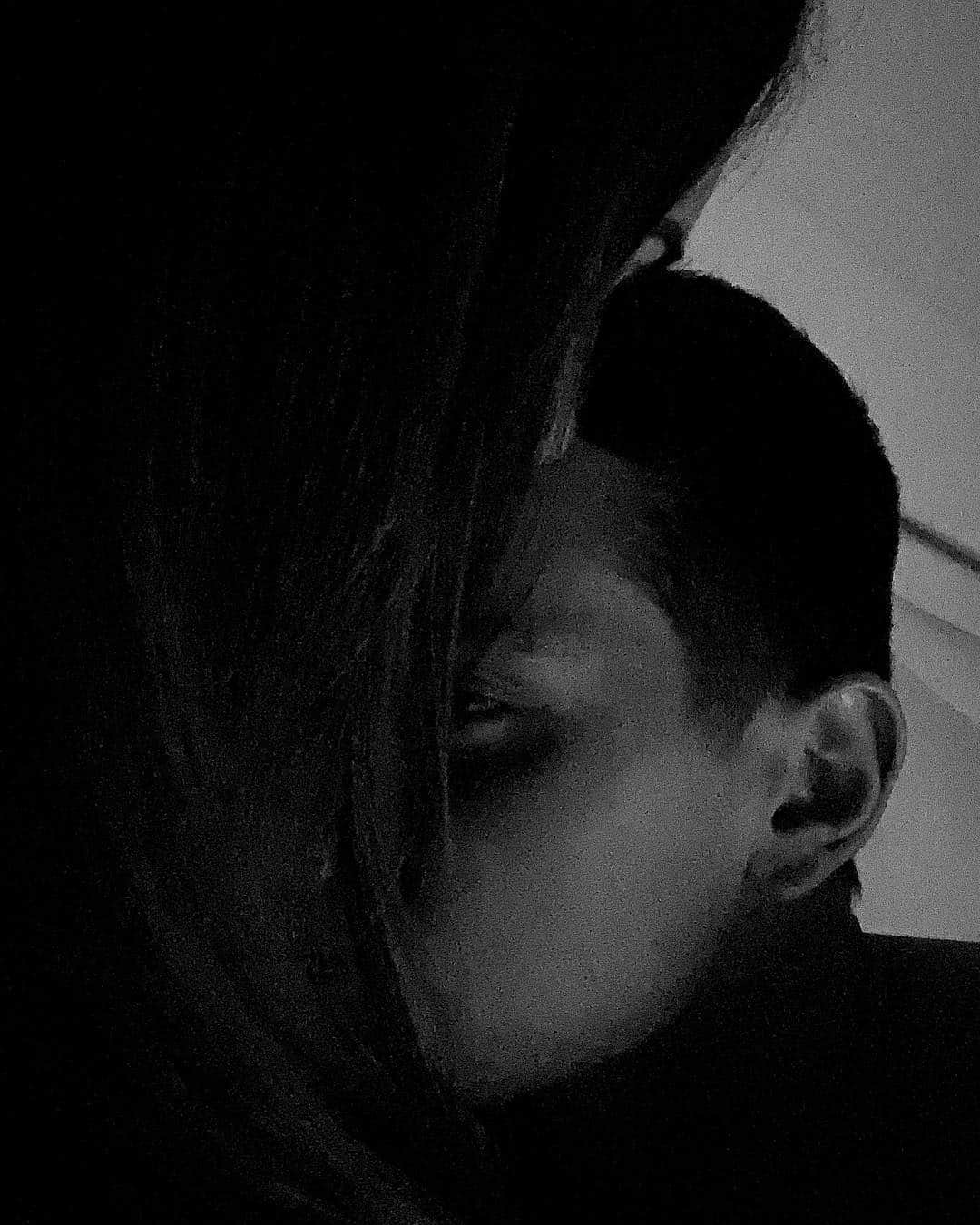 フロリアン・トヴァンのインスタグラム：「Les seuls beaux yeux sont ceux qui vous regardent avec tendresse . I love you ❤️ @charlottepirroni」