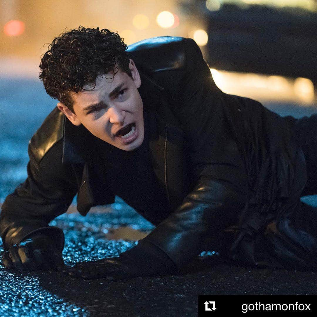 デヴィッド・マズーズさんのインスタグラム写真 - (デヴィッド・マズーズInstagram)「One more weeeeeeeek @gothamonfox」4月12日 6時57分 - davidamazouz