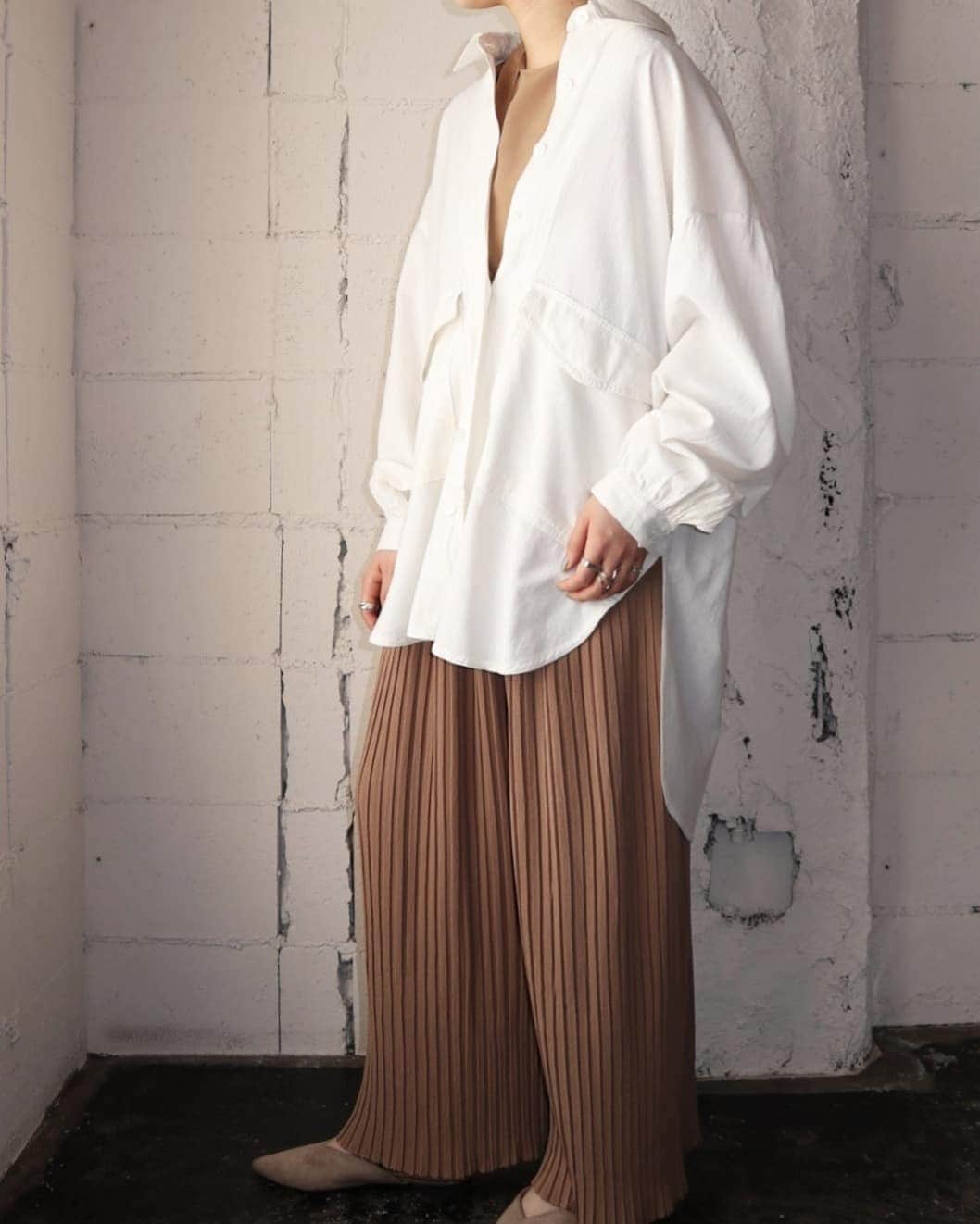 吉祥寺 古着屋 Orfeoのインスタグラム：「Big Shirt × Pleated Pants  #Orfeo #Kichijoji #Tokyo #vintage #used #fashion #coodinate #outfits  掲載商品のお問い合わせはメールにて承っております。コメント、DMでのお問い合わせは受け付けておりませんのでご了承ください。」