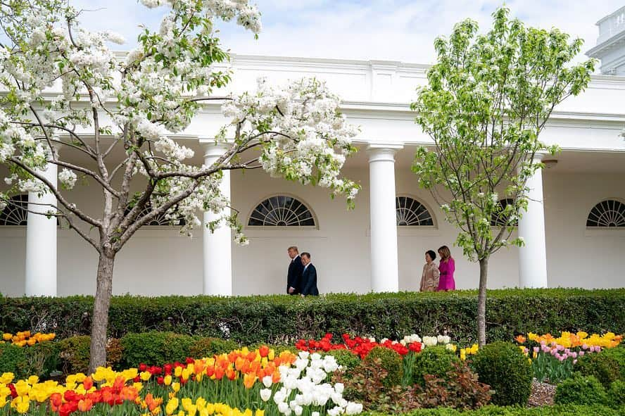 ドナルド・トランプさんのインスタグラム写真 - (ドナルド・トランプInstagram)「Today, President Trump and First Lady Melania Trump welcomed President Moon Jae-in and Mrs. Kim Jung-sook of the Republic of Korea to the White House.」4月12日 7時14分 - realdonaldtrump