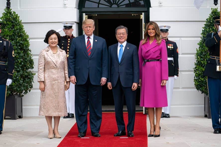 ドナルド・トランプさんのインスタグラム写真 - (ドナルド・トランプInstagram)「Today, President Trump and First Lady Melania Trump welcomed President Moon Jae-in and Mrs. Kim Jung-sook of the Republic of Korea to the White House.」4月12日 7時14分 - realdonaldtrump