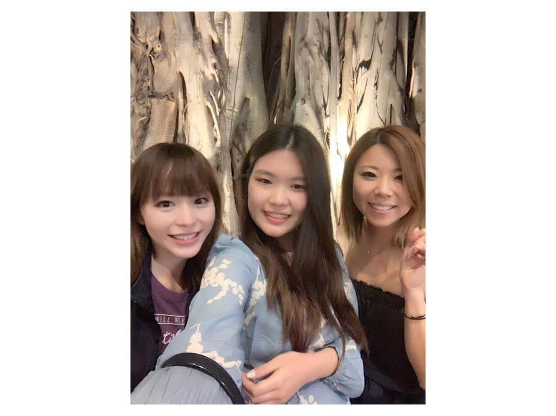 平野綾さんのインスタグラム写真 - (平野綾Instagram)「Kaori & Sohoon & Aya﻿💕 ﻿ NY語学学校のクラスメイトがハワイで3人も揃う奇跡✨✨✨﻿ ﻿ 2人とも3年ぶりだったから嬉しかったぁ💕﻿ ﻿ ﻿ なんだか色んな偶然と奇跡が起きるハワイ。﻿ ﻿ 不思議な島。﻿ ﻿ ﻿ ﻿ Hawaiian Aroma Caffe Waikiki﻿ 2300 Kalakaua Ave, Honolulu, HI 96815﻿ (808) 256-2602﻿ https://goo.gl/maps/WtQvKjnXkkT2﻿ ﻿ ﻿ ﻿ ﻿ ﻿ #hawaii #oahu﻿ #hawaiianaromacaffe  #nyc #newyork #exclassmate  #ayahirano #平野綾」4月12日 7時17分 - a_ya.hirano