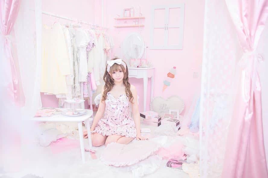 優月心菜さんのインスタグラム写真 - (優月心菜Instagram)「ふわふわルーム🎀🎀🎀 #ゆめかわ  #ゆめかわいい  #乙女  #少女  #部屋着  #パジャマ  #ルームウェア  #emiriawiz  #ジェラートピケ  #ジェラピケ  #ピンクルーム  #ピンク  #女の子の部屋 #ふわふわ  #japanesegirl  #gelatopique  #fuwary  #atelierfuwary  #ベビードール  #コスメモチーフ  #いつも可愛いく  #elegant  #kawaii  #エミリアウィズ」4月12日 7時22分 - yuzuki_cocona