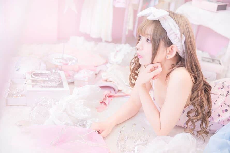 優月心菜さんのインスタグラム写真 - (優月心菜Instagram)「ふわふわルーム🎀🎀🎀 #ゆめかわ  #ゆめかわいい  #乙女  #少女  #部屋着  #パジャマ  #ルームウェア  #emiriawiz  #ジェラートピケ  #ジェラピケ  #ピンクルーム  #ピンク  #女の子の部屋 #ふわふわ  #japanesegirl  #gelatopique  #fuwary  #atelierfuwary  #ベビードール  #コスメモチーフ  #いつも可愛いく  #elegant  #kawaii  #エミリアウィズ」4月12日 7時22分 - yuzuki_cocona