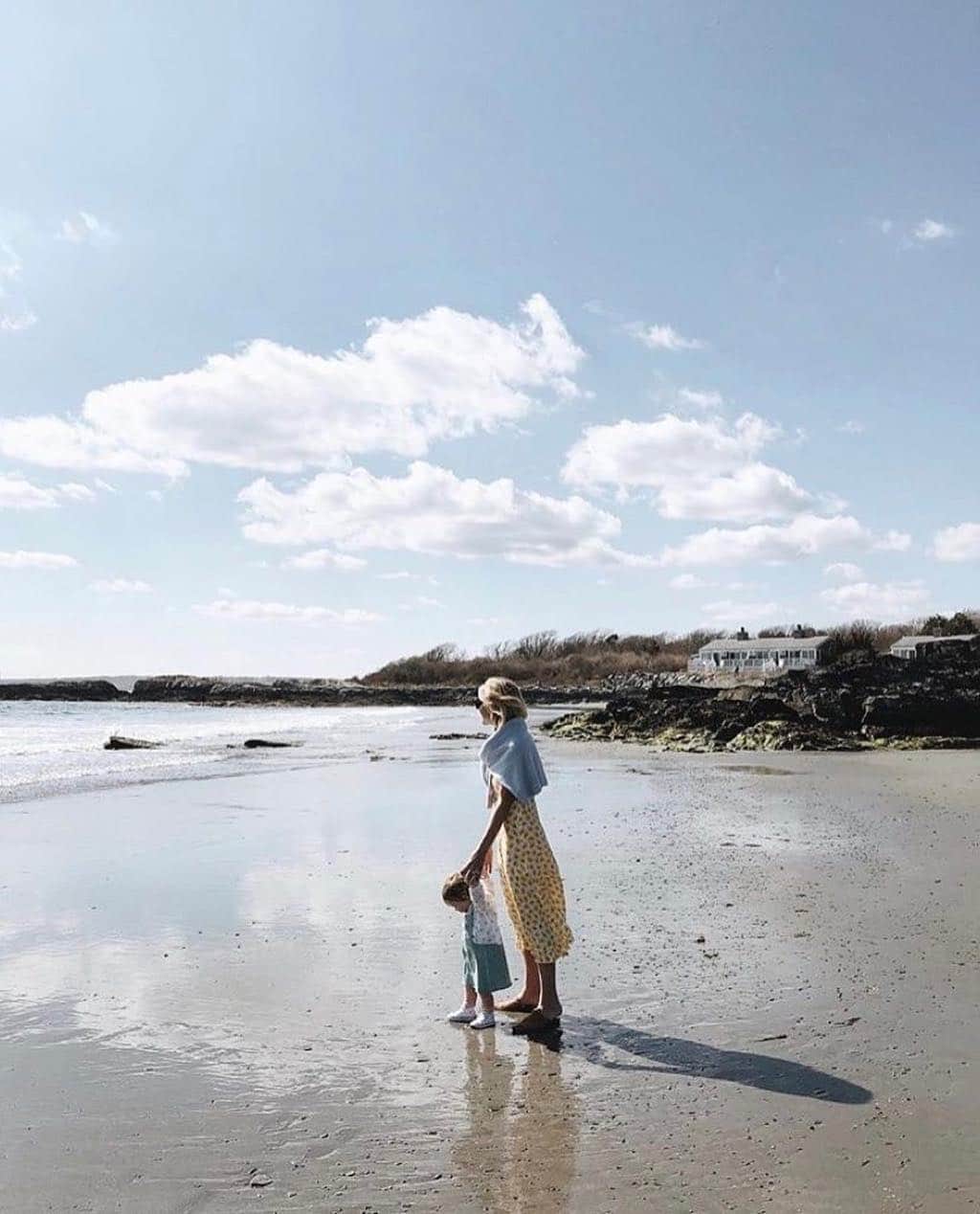 Anthropologieさんのインスタグラム写真 - (AnthropologieInstagram)「Little toes at low tide ❤️ Photo via @laurenswells (link in profile to shop)」4月12日 7時37分 - anthropologie