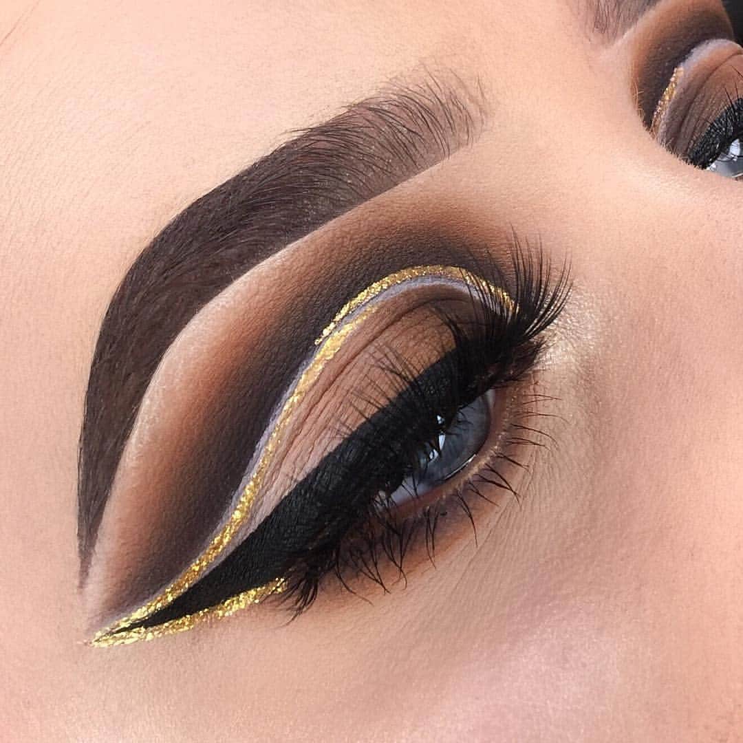 NYX Cosmeticsさんのインスタグラム写真 - (NYX CosmeticsInstagram)「@amythedutchess wears our Matte Liquid Liner + Slide On Pencil in ‘Glitzy Gold’ to achieve this festival-ready #EOTD 🌴🤩✨|| #nyxcosmetics #nyxprofessionalmakeup #crueltyfreebeauty」4月12日 7時42分 - nyxcosmetics