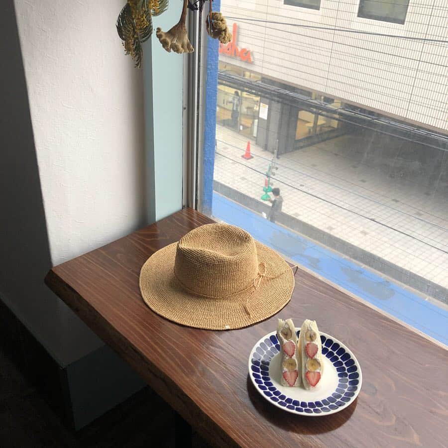 村田倫子さんのインスタグラム写真 - (村田倫子Instagram)「おはようございます。 豪徳寺にある野菜屋さん#九百屋 のフルーツサンド。 #食べりんログ #フルーツサンド 相変わらずすき 普通のサンドウィッチも美味しそうでした。 #hbfj」4月12日 7時56分 - rinco1023
