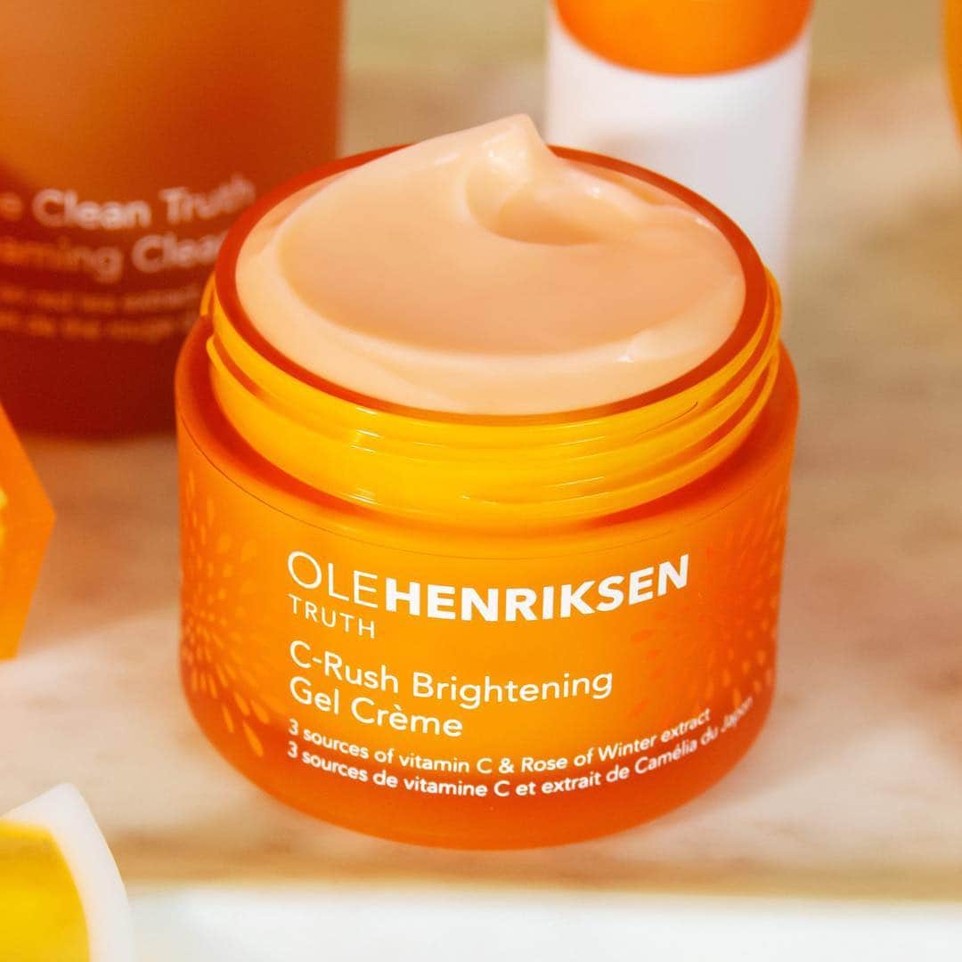 のインスタグラム：「Whether you’re low-key thirsty or full-on parched, C-Rush brings the perfect amount of lightweight hydration 💧 Who else is bringing this moisturizer with them to the desert this weekend? #SkinCrush #festivalseason」