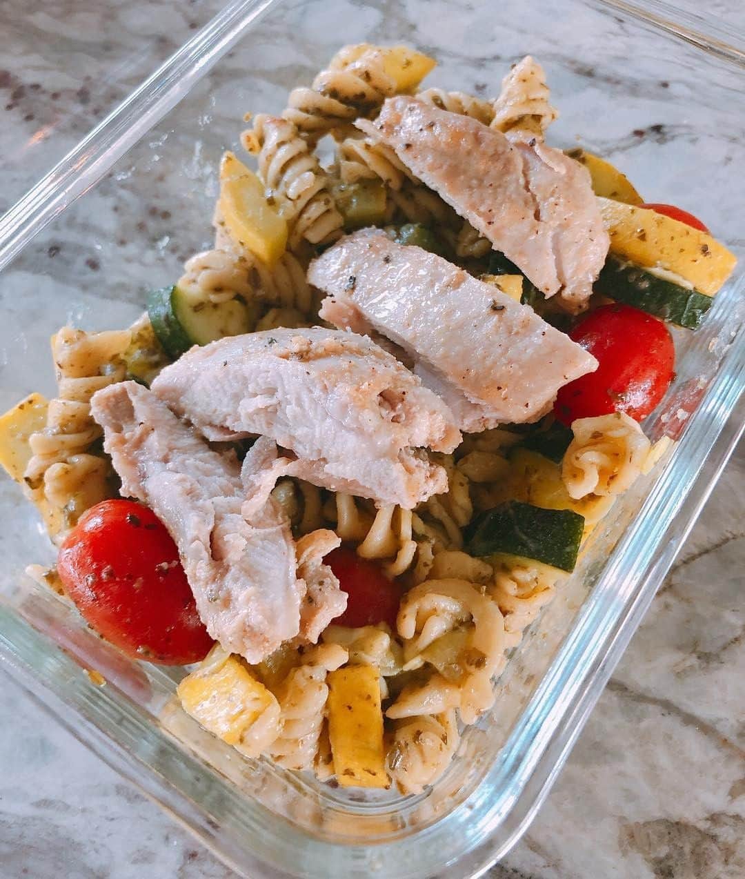 Flavorgod Seasoningsさんのインスタグラム写真 - (Flavorgod SeasoningsInstagram)「MEAL PREP!! 🚨🚨🍱🍱 🤩🤩⁣ -⁣ Seasonings used:⁣ 👉 #flavorgod Garlic Lovers⁣ 👉 #flavorgod Pink Salt & Pepper⁣ -⁣ ✅FREE SHIPPING on $50+ ⁣ ✅FREE GIFTS AT CHECKOUT⁣ ✅FREE MYSTERY SEASONING $75+⁣ ✅FRESH MADE SEASONINGS⁣ ✅MANY DELICIOUS FLAVORS TO CHOOSE FROM⁣ ✅MADE LOCALLY⁣ -⁣ Meal prep by: @thebalancedprep⁣ ➖⁣ What you’ll need:⁣ 1 box pasta-I love @eatbanza chickpea pasta⁣ 2 yellow squash⁣ 2 zucchini⁣ 1 pint cherry tomatoes⁣ 1/2 jar pesto⁣ Salt, pepper, and garlic powder (or I prefer @flavorgod pink salt and peppercorn seasoning and garlic lovers seasoning)⁣ ➖⁣ 1. Get your pasta boiling⁣ 2. Heat 1 TBSP oil over medium heat and add in zucchini and squash. Cook until they begin to become soft. Add tomatoes.⁣ 3. Cook for an additional 2-3 minutes with tomatoes before adding pasta and pesto to your skillet.⁣ 4. Toss gently to mix all ingredient together.⁣ —makes 6 servings⁣ ➖⁣ I love to add chicken thighs marinated in @tessemaes Lemon Garlic Dressing. So tender and flavorful!」4月12日 8時00分 - flavorgod