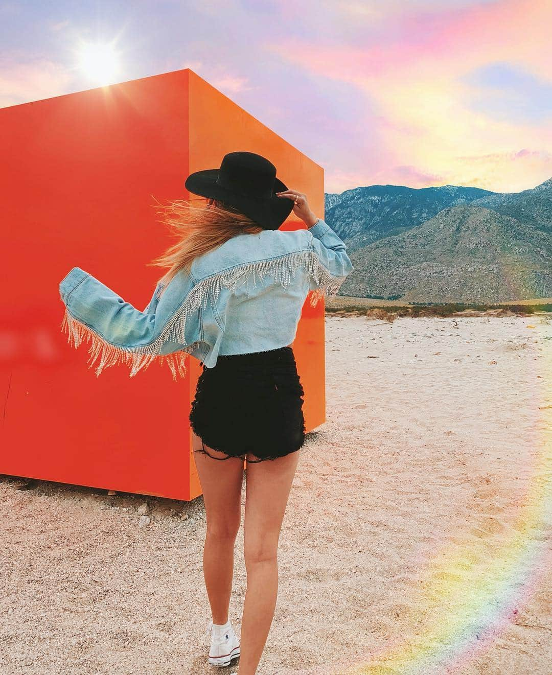 Lauren Riihimakiさんのインスタグラム写真 - (Lauren RiihimakiInstagram)「MADE IT TO COACHELLA 🌈🎡🌴!!! Billie Eilish & Blackpink are my #1s this weekend 😍 stay tuned for so many stories & posts from this weekend’s adventures!! #PVtakescoachella」4月12日 8時01分 - laurdiy