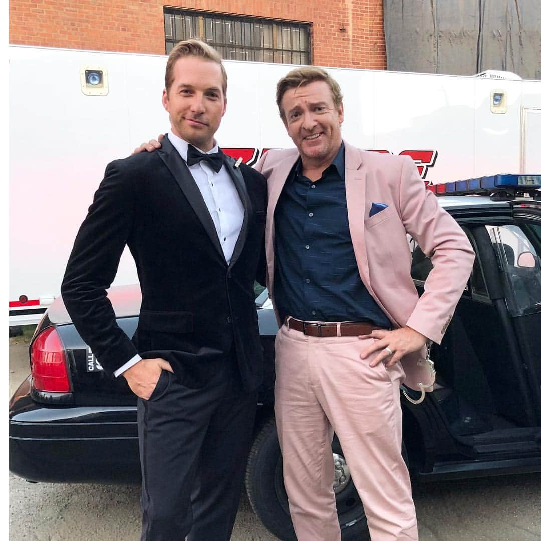 ライアン・ハンセンさんのインスタグラム写真 - (ライアン・ハンセンInstagram)「Ryan Hansen Solves Crimes on Television* has officially....been cancelled. 😭  But can you believe we got to do 2 amazing seasons of this insane show?!!! Thank you so much @youtube for taking a chance on a show with the longest/dumbest title.  @rawsonthurber @bojackson thank you thank you thank you!!! So proud of this show. Thank you to all who helped make my dreams come true. And thank you to everyone who could find it and watch it. 😘 #ryanhansensolvescrimesontelevision」4月12日 8時10分 - hiryanhansen