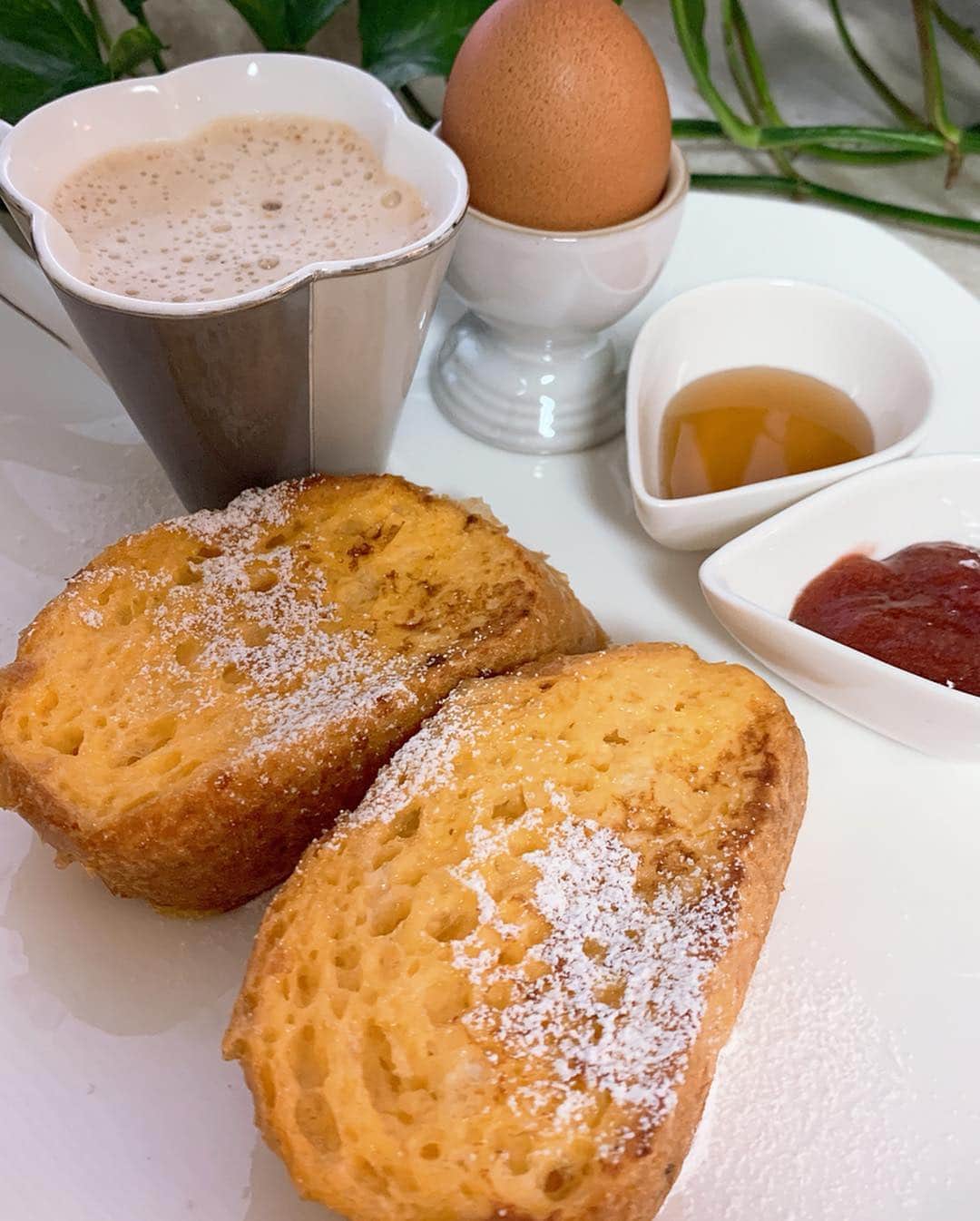 水谷雅子さんのインスタグラム写真 - (水谷雅子Instagram)「#おはようございます#モーニング#朝食 #breakfast #breakfastclub  #フレンチトースト #ローズジャム#マンダリンのジャム#香港 #ゆで卵#シュガーレディ #カフェオレ#ホットコーヒー#珈琲 #水谷雅子#水谷雅子beautybook50の私  今朝は晴れ☀️ 今は風もなく寒くないですけど、 夜は寒くなるので、調節しやすい服装でお出掛けして下さいね！🧥 頑張って行ってらっしゃい😊💖💖」4月12日 8時10分 - mizutanimasako