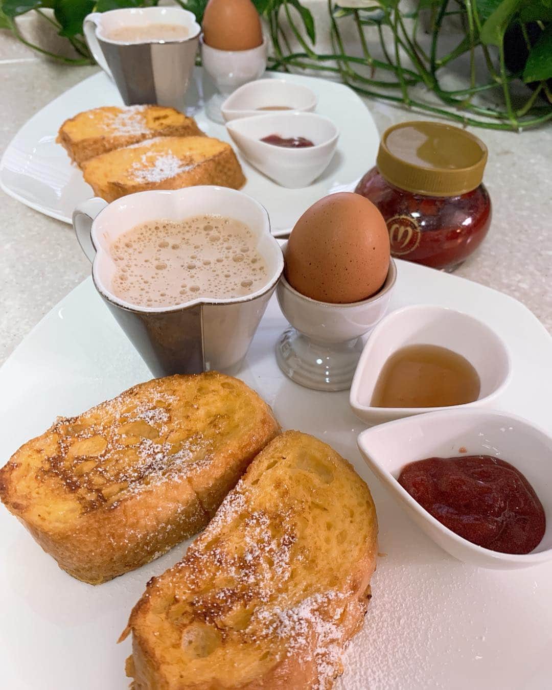 水谷雅子さんのインスタグラム写真 - (水谷雅子Instagram)「#おはようございます#モーニング#朝食 #breakfast #breakfastclub  #フレンチトースト #ローズジャム#マンダリンのジャム#香港 #ゆで卵#シュガーレディ #カフェオレ#ホットコーヒー#珈琲 #水谷雅子#水谷雅子beautybook50の私  今朝は晴れ☀️ 今は風もなく寒くないですけど、 夜は寒くなるので、調節しやすい服装でお出掛けして下さいね！🧥 頑張って行ってらっしゃい😊💖💖」4月12日 8時10分 - mizutanimasako