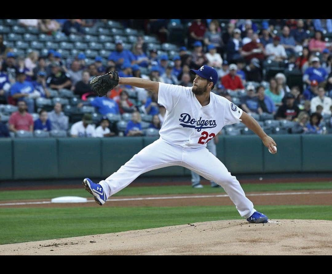 クレイトン・カーショウさんのインスタグラム写真 - (クレイトン・カーショウInstagram)「Kershaw making his first start of the season Monday! Like if you’re excited! #mlb #itfdb #dodgers #kershaw #kershgonnakersh」4月12日 8時21分 - claykershaw22