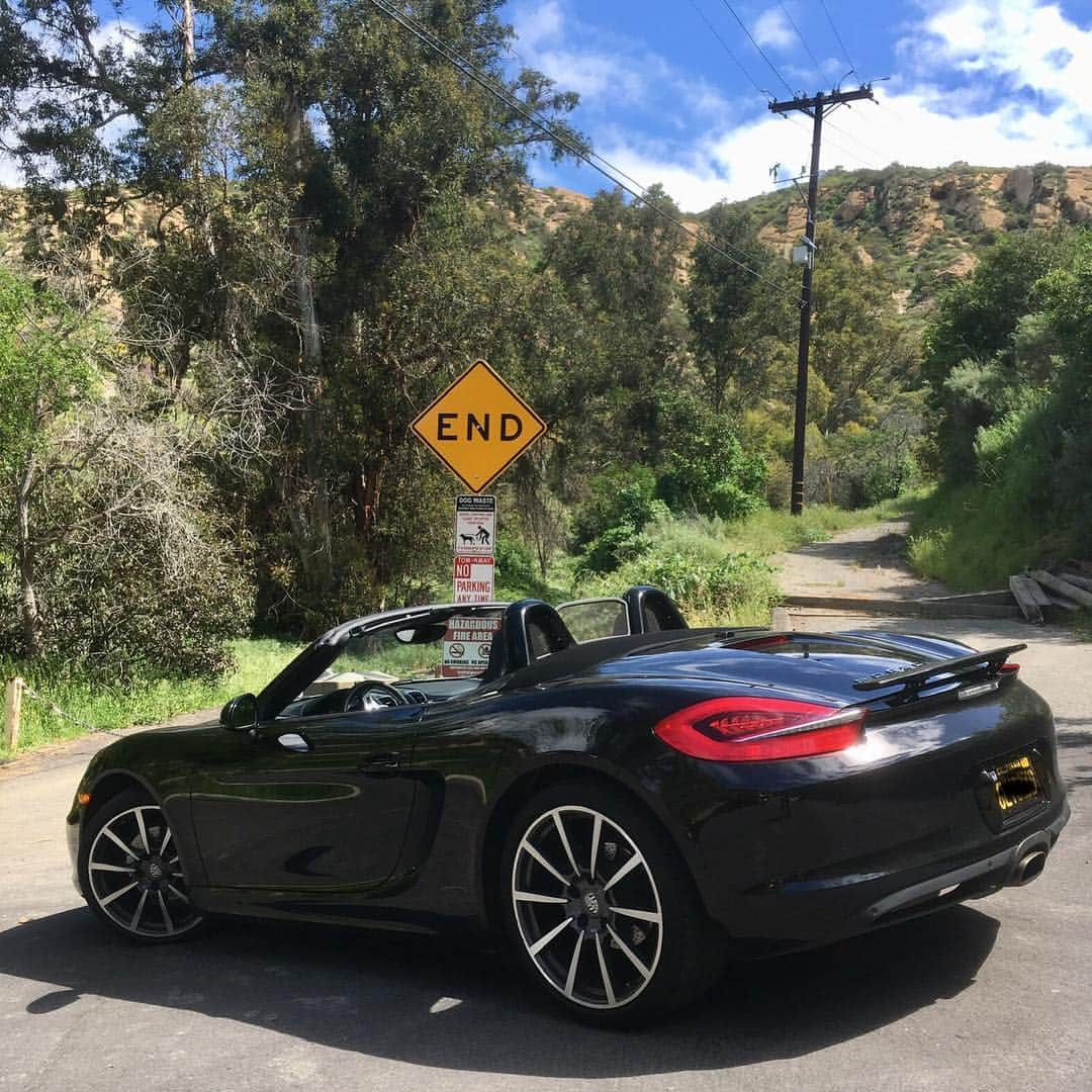 ミハル・チェシカのインスタグラム：「#end of my vacation but the fun just begins♥️♠️♣️🃏 #workhardplayhard #amazing #time #friends #family #love #porsche #route74 #ortegahighway #isares #gibu #california #usa #czech 🇨🇿」