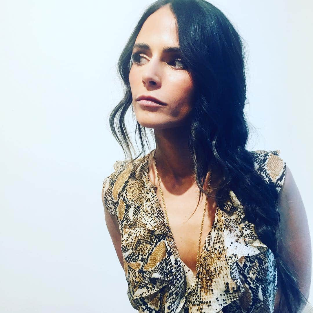 ジョーダナ・ブリュースターさんのインスタグラム写真 - (ジョーダナ・ブリュースターInstagram)「Side braid with a little side eye 👁 @owengould @tina_turnbow thanks for the 📸 Tina!」4月12日 8時18分 - jordanabrewster