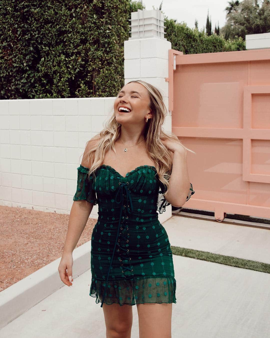 トーリ・ウェブスターのインスタグラム：「‘twas the night before FESTIVAL 🌻💕🌵」