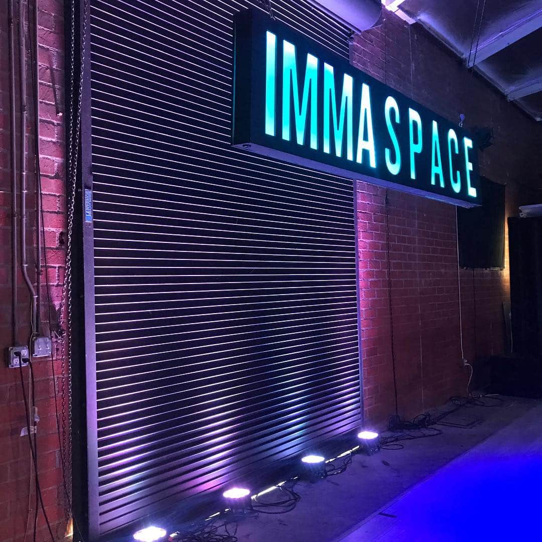 WilldaBeastさんのインスタグラム写真 - (WilldaBeastInstagram)「1 of our 5 businesses THE Creative @immaspace / @beastnetwork  we put our heart and soul into 🖤💙 . If you’ve been there you know how special of an energy  we create here .  More than trends, hype , videos ... this is where we push everyone to #findYOURwhy ... @immaspace FOLLOW US . Studio is open to ALL 🏆💙👨🏿‍🎨」4月12日 8時36分 - willdabeast__