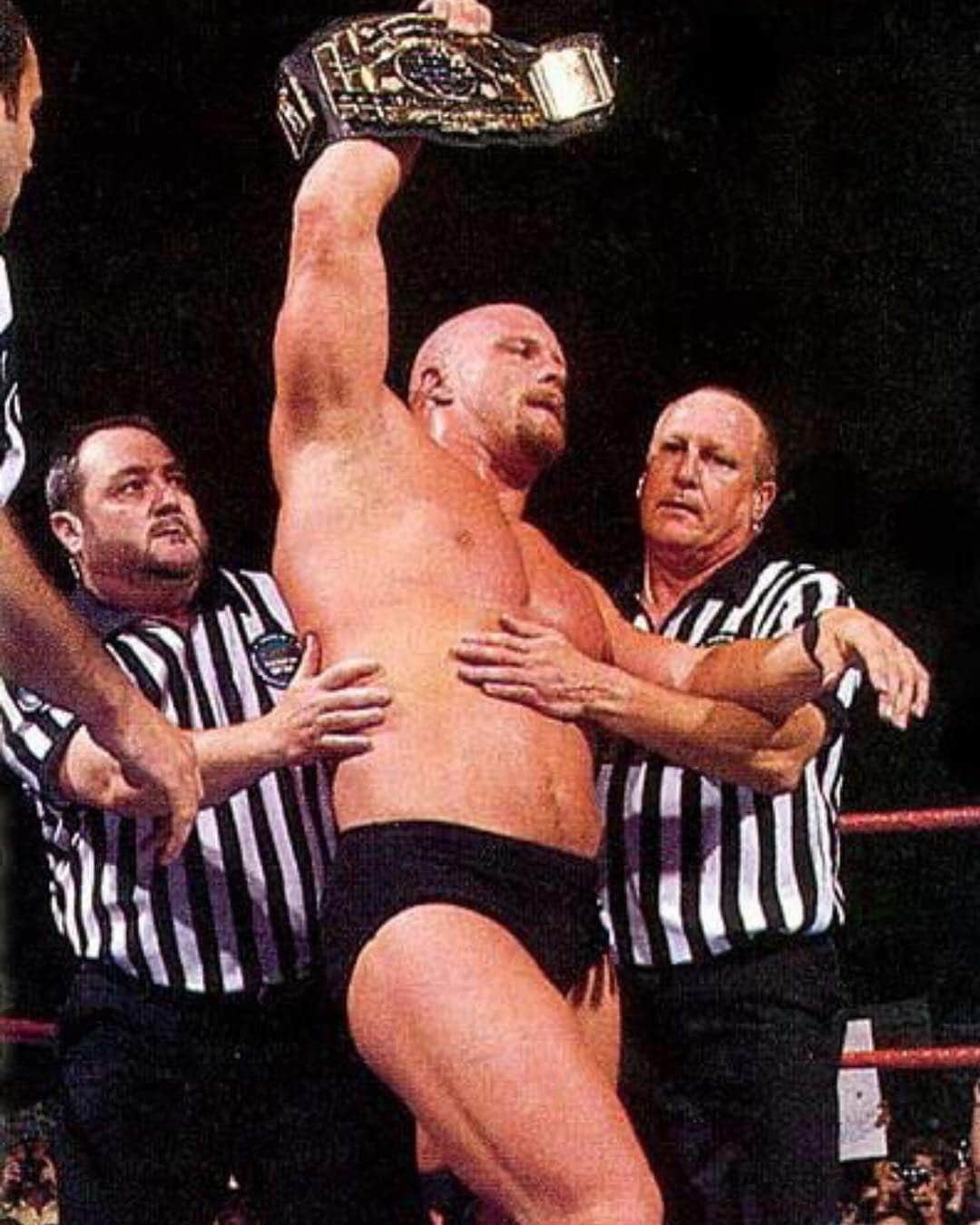ストーン・コールド・スティーブ・オースチンのインスタグラム：「#tbt to August 3, 1997 at @WWE Summer Slam. Rough day at the office.」