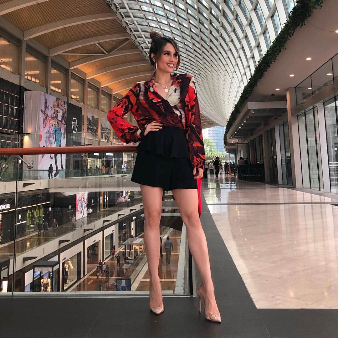 Cinta Lauraさんのインスタグラム写真 - (Cinta LauraInstagram)「A day of too much food at the #marinabaysands. 🍔🍟🥞🧁」4月12日 8時42分 - claurakiehl