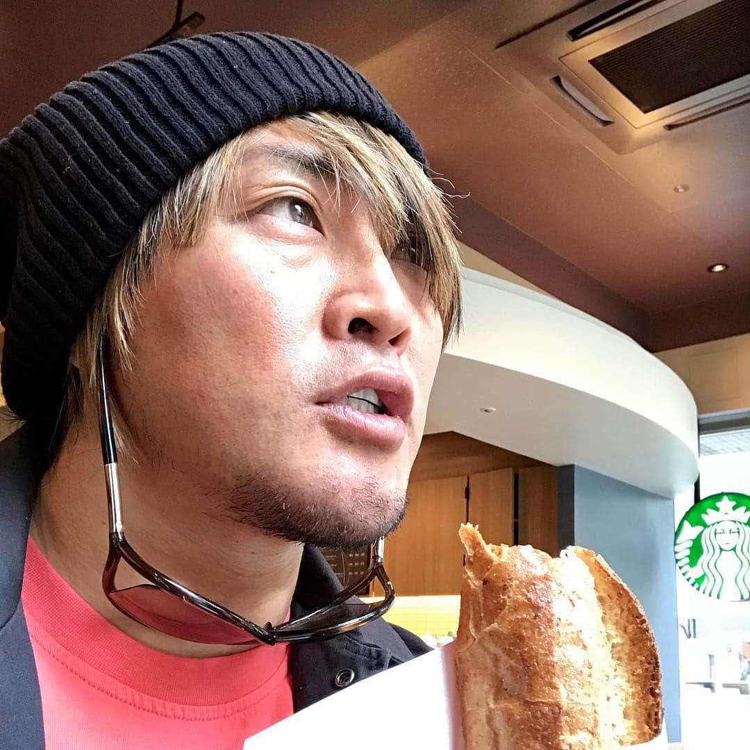 棚橋弘至さんのインスタグラム写真 - (棚橋弘至Instagram)「おはよう。 #starbucks ♪」4月12日 8時45分 - hiroshi_tanahashi