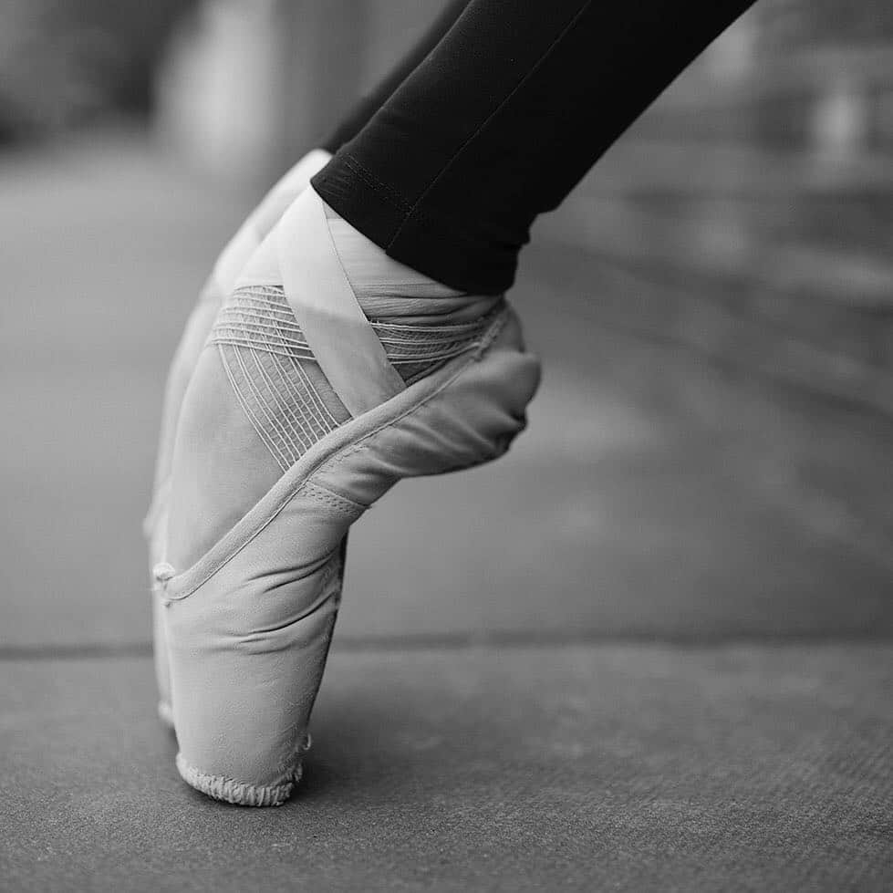 ballerina projectさんのインスタグラム写真 - (ballerina projectInstagram)「Gina Scott. #ballerina - @gina_the_ballerina #london #ballerinaproject #ballerinaproject_ #ballet #dance #pointe #pointeshoes #feet #ginascott  With the upcoming conclusion of the Ballerina Project limited edition prints will be only available for purchase until the beginning of June 2019. Link is in our Instagram profile to purchase one today.  The Ballerina Project book is now available for pre-order. Go to @ballerinaprojectbook for pre-order link and info. #ballerinaprojectbook」4月12日 8時53分 - ballerinaproject_