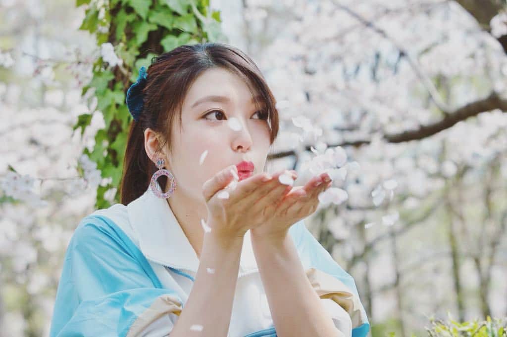 辻井美香さんのインスタグラム写真 - (辻井美香Instagram)「Good morning Tokyo🇯🇵 #sakura🌸 #sakurafubuki #cherryblossom🌸 #osaka #🇯🇵japan #springtime #springlook #outfitgirl #ootdfashion #onespo #portraitphotography #📸❤️ #japanesegirl #RQ #tsujii_yoshika #followme」4月12日 9時00分 - tsujii_yoshika