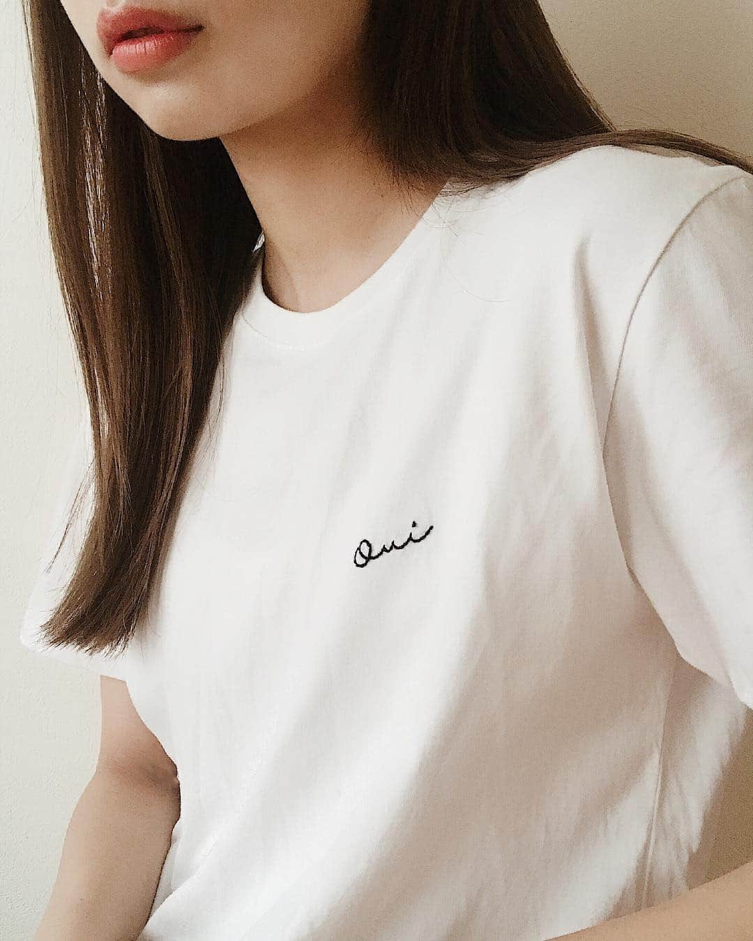 さんのインスタグラム写真 - (Instagram)「・ ¨Oui ¨ ・ ・ #oui #tshirt #embroidery」4月12日 9時20分 - natsukoakahani
