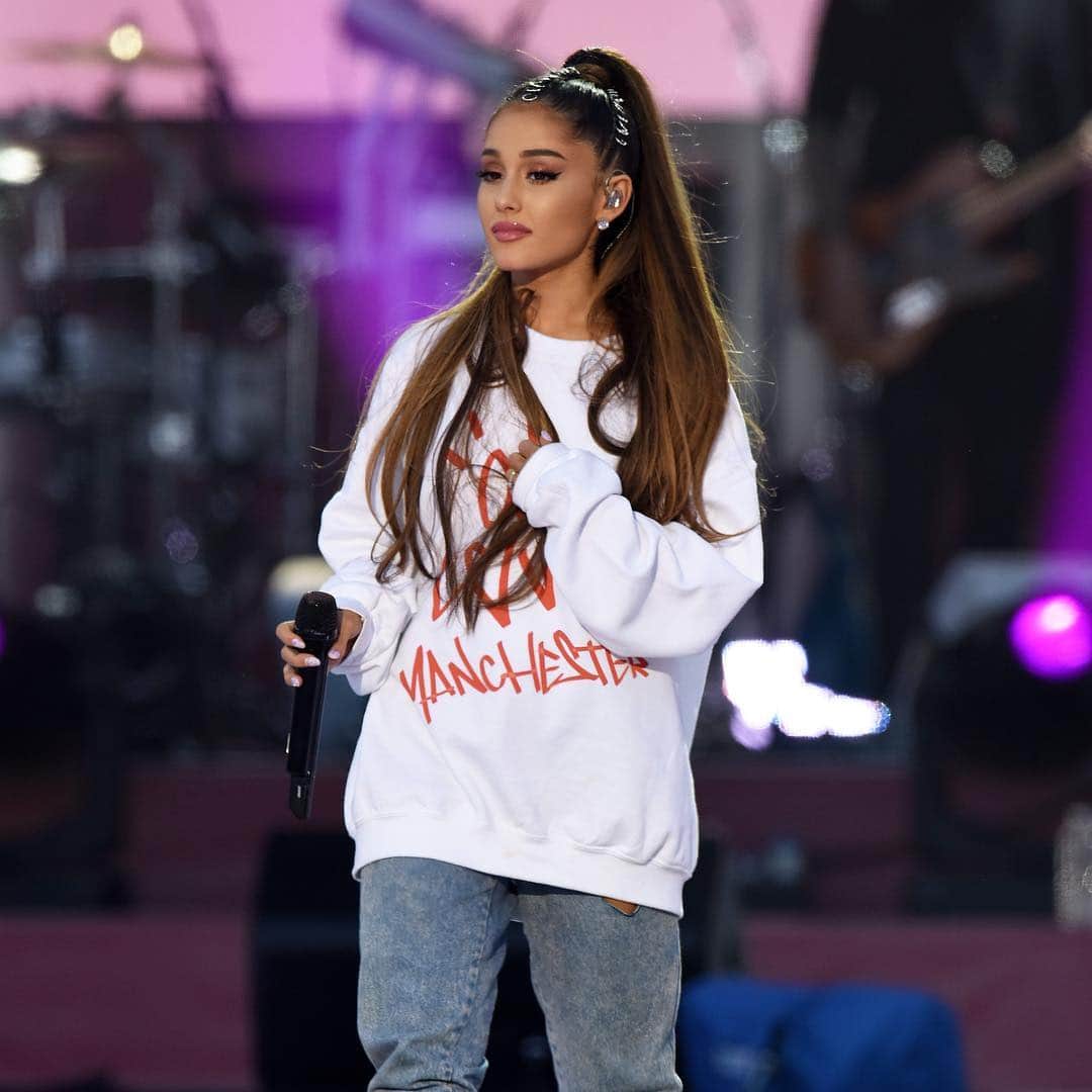 E! Onlineさんのインスタグラム写真 - (E! OnlineInstagram)「Ariana Grande shared a photo of her brain scan, comparing it to a healthy brain and a PTSD brain, and the results are "terrifying." Link in bio to see just how high her PTSD levels are. (📷: Getty Images)」4月12日 9時29分 - enews